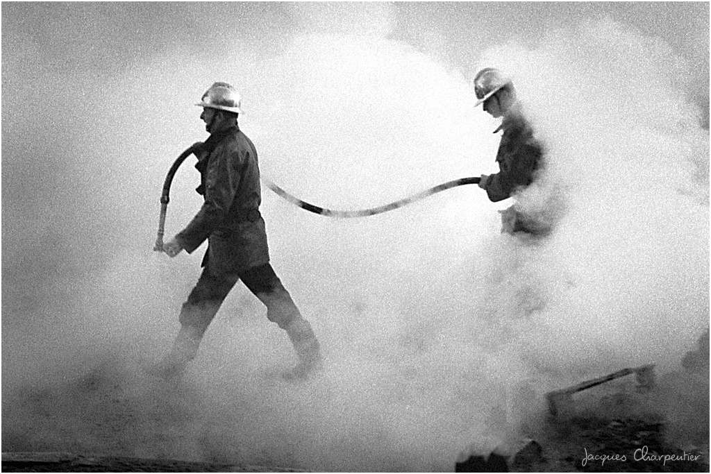 Pompiers, barricade, 1979 © Jacques Charpentier